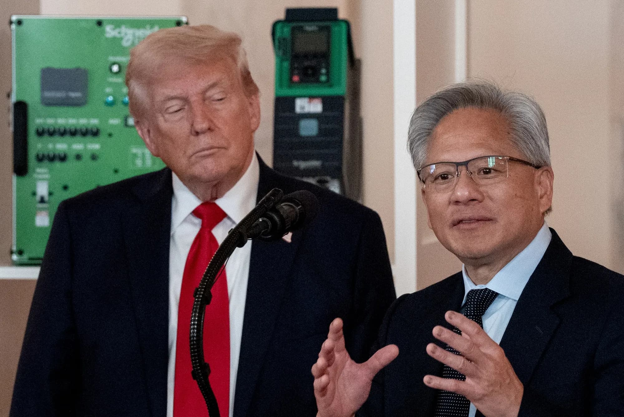 Cuộc Gọi Giữa Donald Trump Và CEO Nvidia Jensen Huang: Chi Tiết Nhỏ Bật Mí Chiến Lược Trí Tuệ Nhân Tạo Và Ngoại Giao Bán Dẫn Toàn Cầu